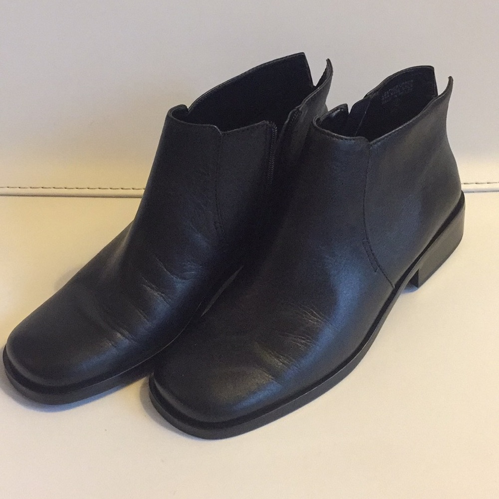 NWOT Etienne Aigner square toe leather ankle boots